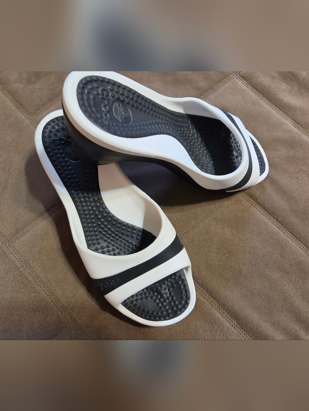 CROCS  Chic And Fun High Heel Women’s White and Black Slide Sandals. Sz 7 - Picture 9 of 10